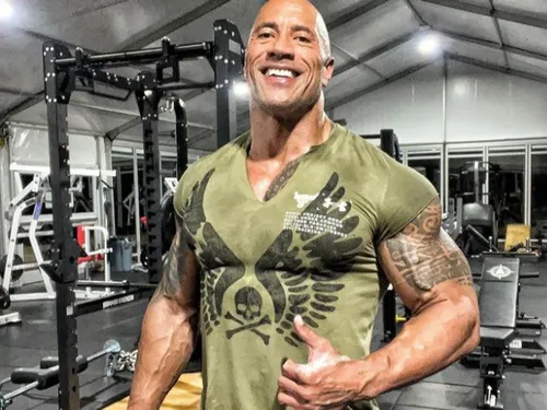 L'acteur Dwayne Johnson se lance dans la musique ! (Vidéo)